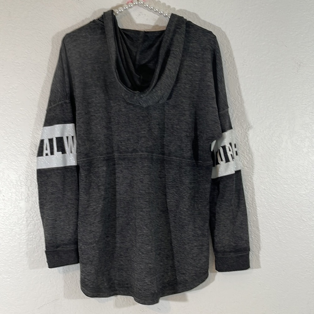 No Boundaries Juniors' Graphic Shirttail Jogger Sweatshirt Size Large - Picture 4 of 7